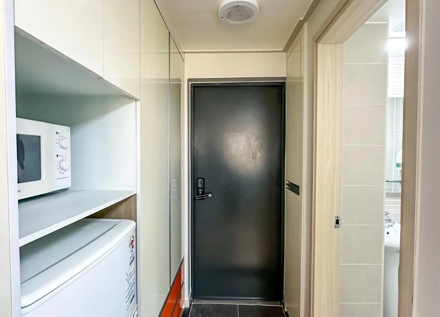 Bb Hongdae Line Hostel Seoul South Korea
