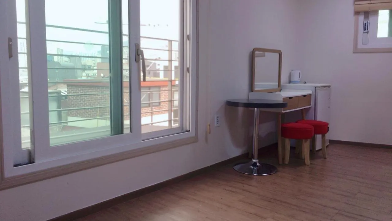 Bb Hongdae Line Hostel Seoul South Korea
